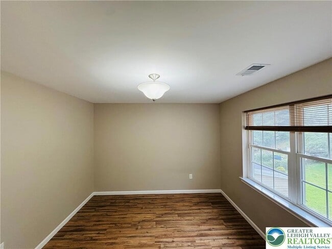 Building Photo - 2671 Levans Rd