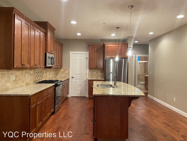 Building Photo - 4 br, 3 bath House - 4221 NW Sage Loop