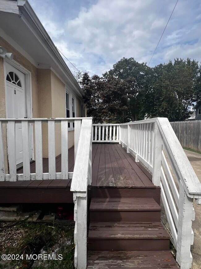 Building Photo - 615 2nd Ave