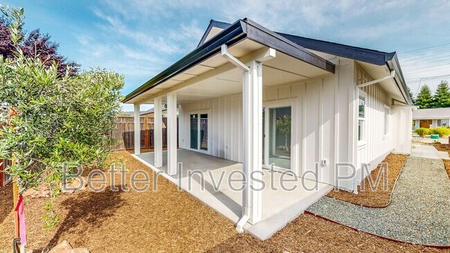Building Photo - 4565 Brighton Dr