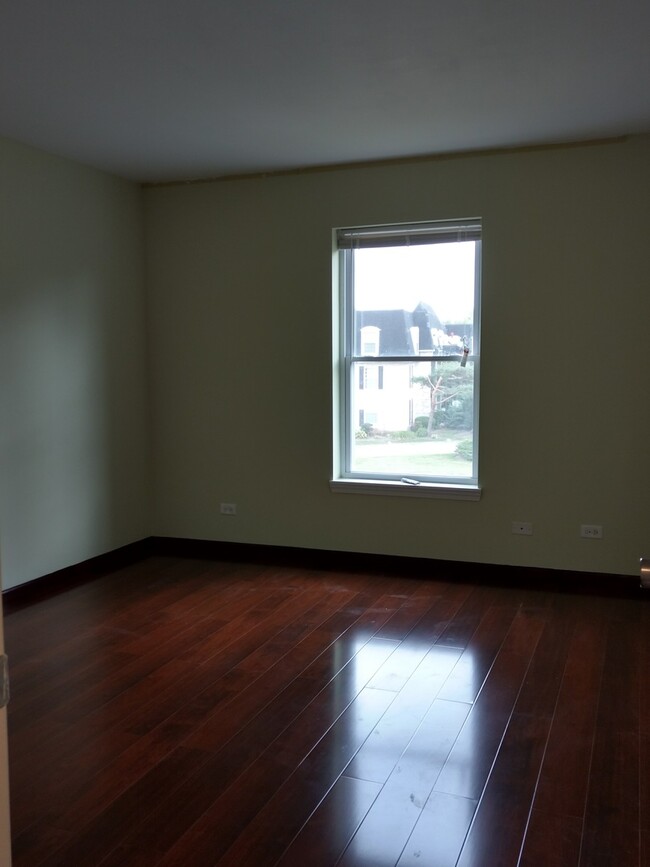 Building Photo - 5201 Carriage Way Dr