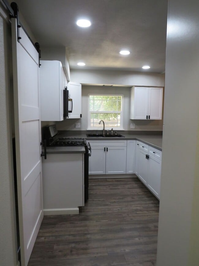 Building Photo - Home in Orland Available Now!