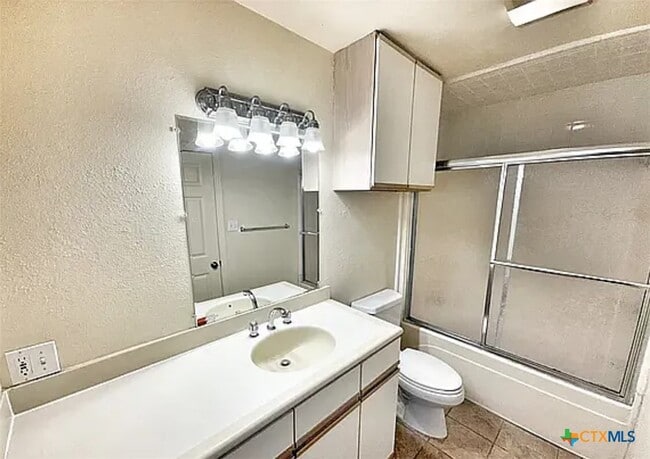 Building Photo - 460 Comal Ave