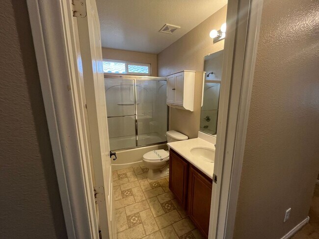 Building Photo - BEAUTIFUL 3 BEDROOM HOME IN THE VISTAS IN SUMMERLIN!