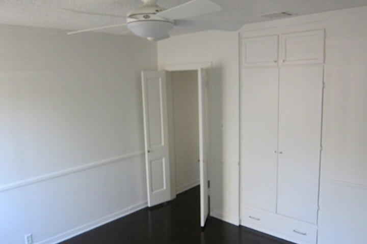 Front Bedroom - 4927 Forman Ave