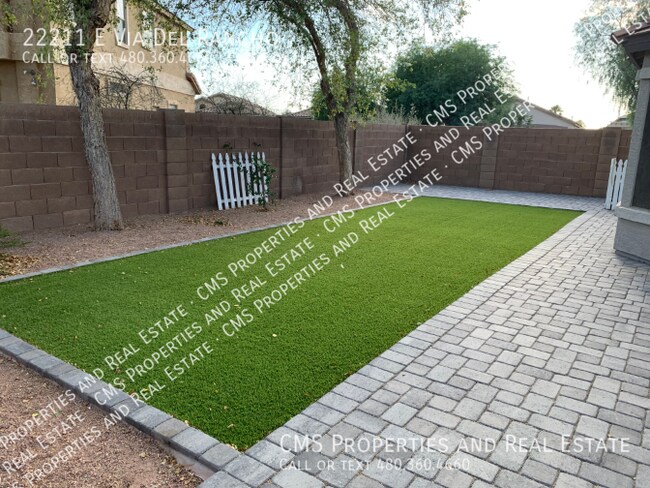Building Photo - 22211 E Via del Rancho