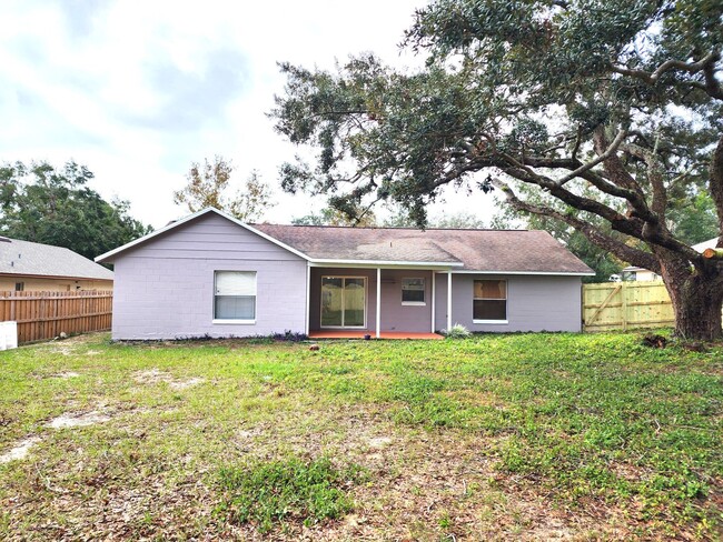 Building Photo - Quiet Neighborhood; Fenced-in Yard, Covere...