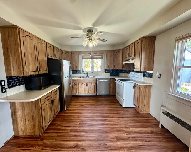 Building Photo - 6809 IL-71