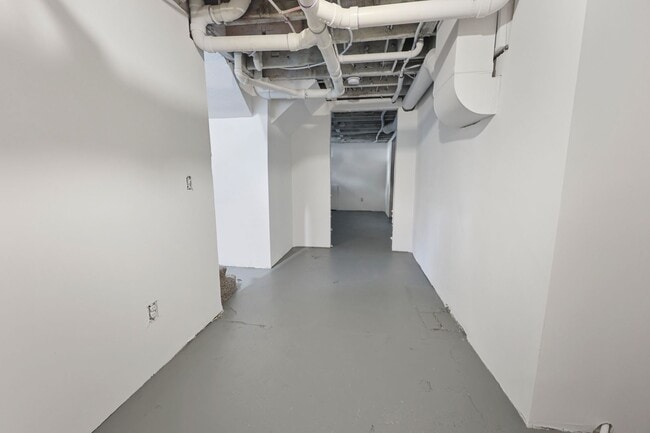 Building Photo - 4 Bedroom House for Rent