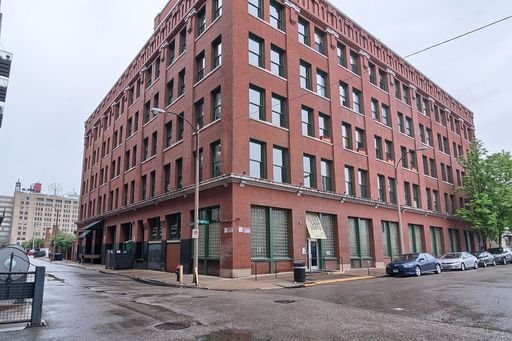 Building Photo - Huge Luxury 2 Story Condo with Private Rooftop Deck!