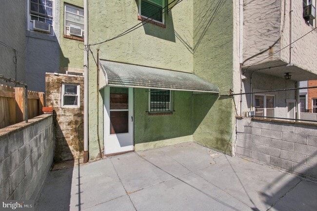 Building Photo - 1802 Tree St