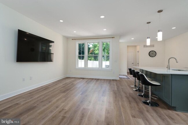 Building Photo - 3 E Hartwick Dr