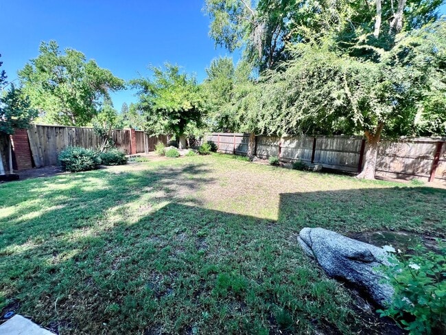 Building Photo - $2,495 Shepherd & Maple, 3 Bedroom 3 full ...