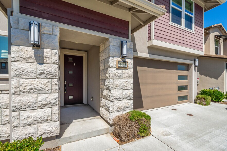 Building Photo - 4455 English Elm St