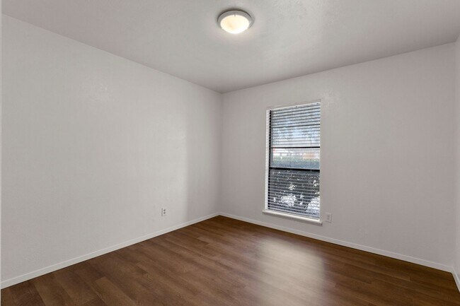 Building Photo - For Rent Newly Remodeled 3 Bed / 2 Bath Home