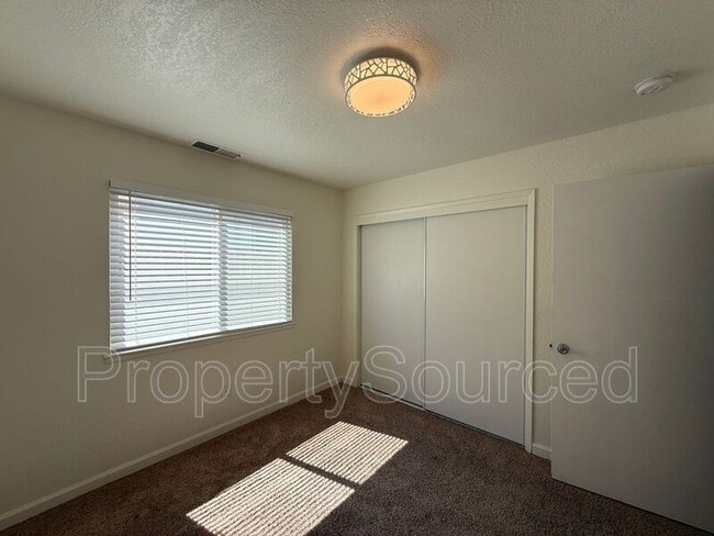 Building Photo - 856 Nottingham Dr