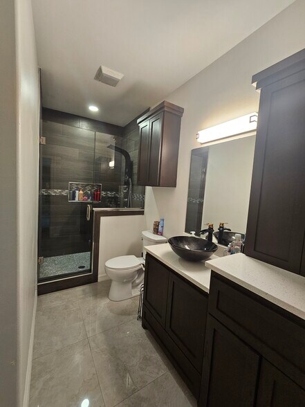 Building Photo - 2537 Los Portales