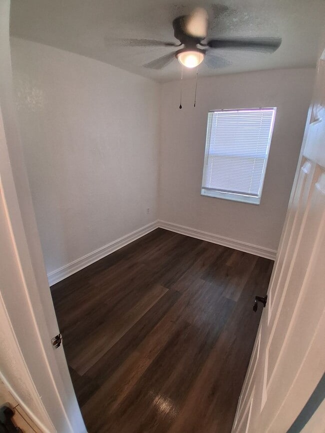 Building Photo - 21995 Catherine Ave