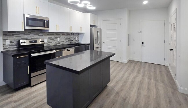 Building Photo - 211 Baldwin Ave