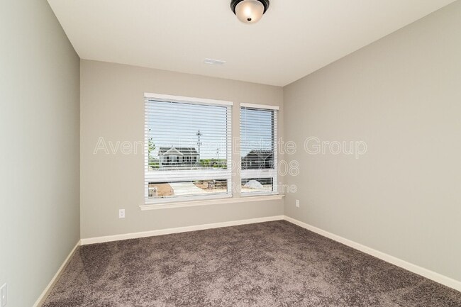 Building Photo - 39 Wingtip