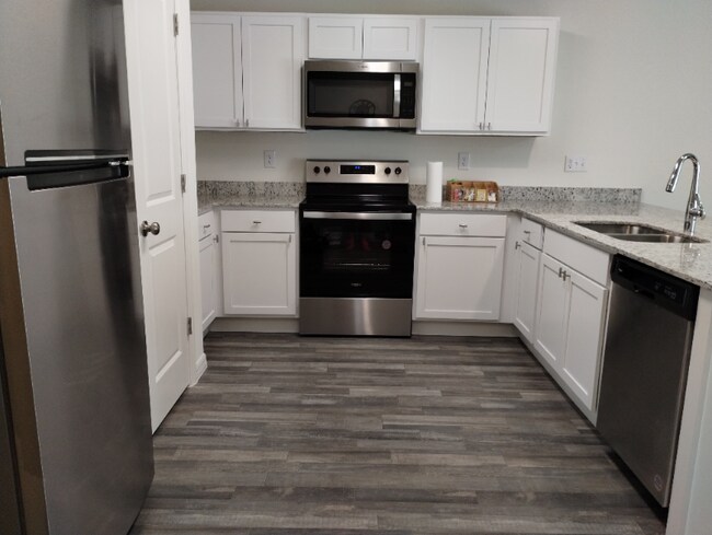 Building Photo - 213 Hagan Ave S