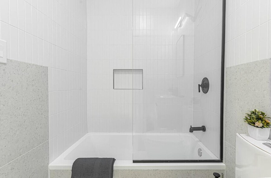 Building Photo - 1255 Decatur St