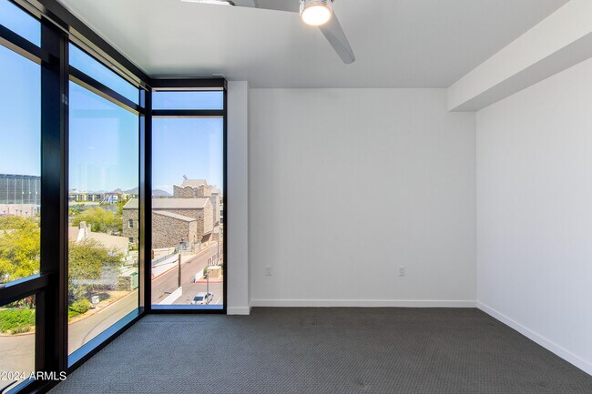 Building Photo - 200 W Portland St