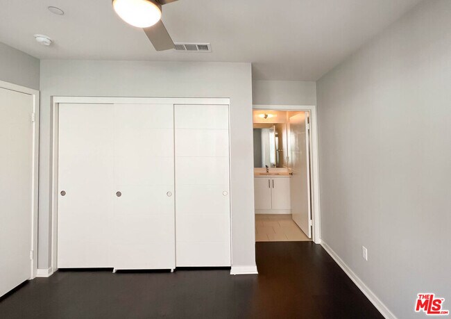 Building Photo - 2926 Rowena Ave