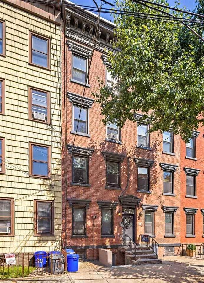 Building Photo - 719 Adams St