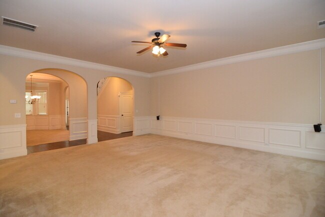 Building Photo - Huge 5 Bed/4 Bath Home Near Ft. Gordon