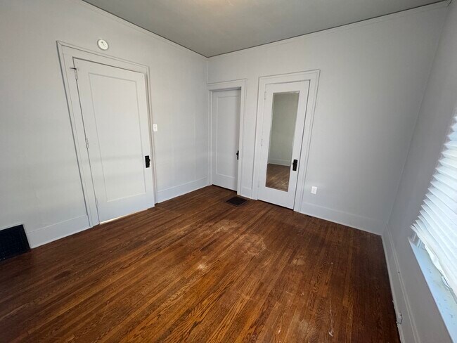 Building Photo - 24 Bremer-