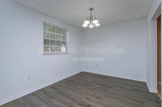 Building Photo - 4177 Versailles Dr