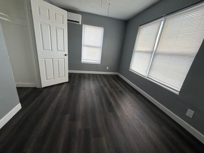 Building Photo - 4619