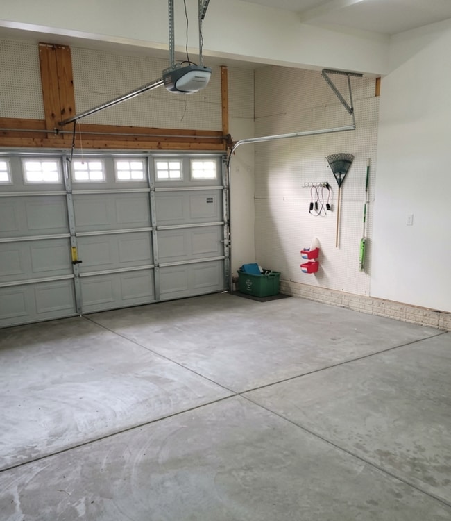 Building Photo - 304 Gray Fox Ct