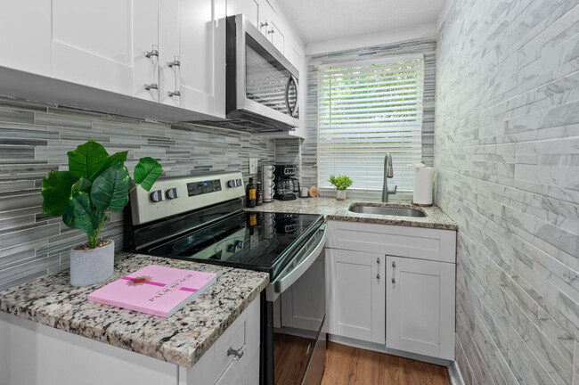 Building Photo - 420 Avenida Alegre