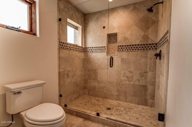 Building Photo - 301 E Jomax Rd