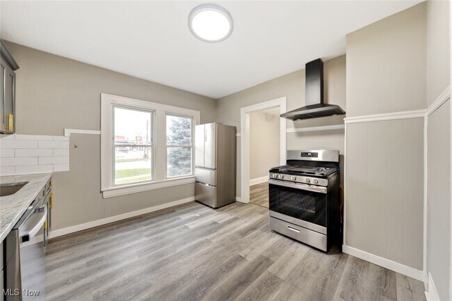 Building Photo - 2233 Bunts Rd