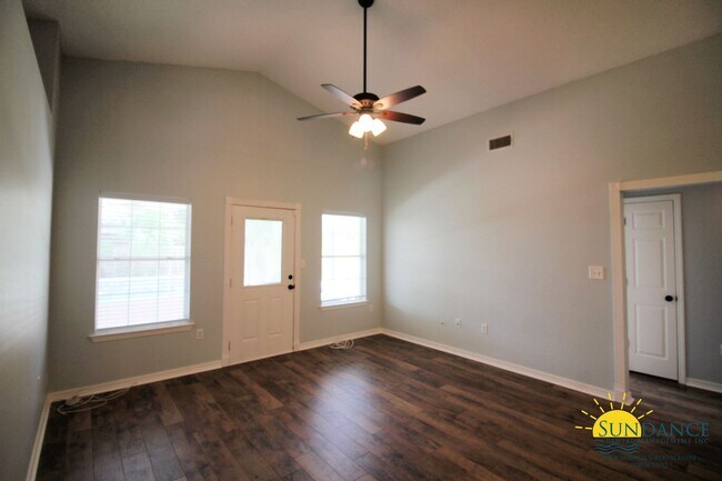 Building Photo - Beautiful 3 Bedroom Home in Fort Walton Beach