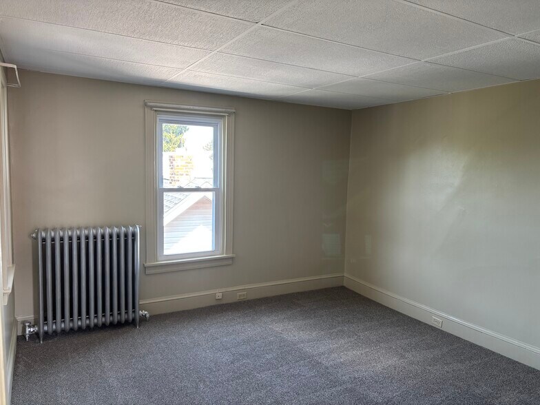 Building Photo - 219 7th St