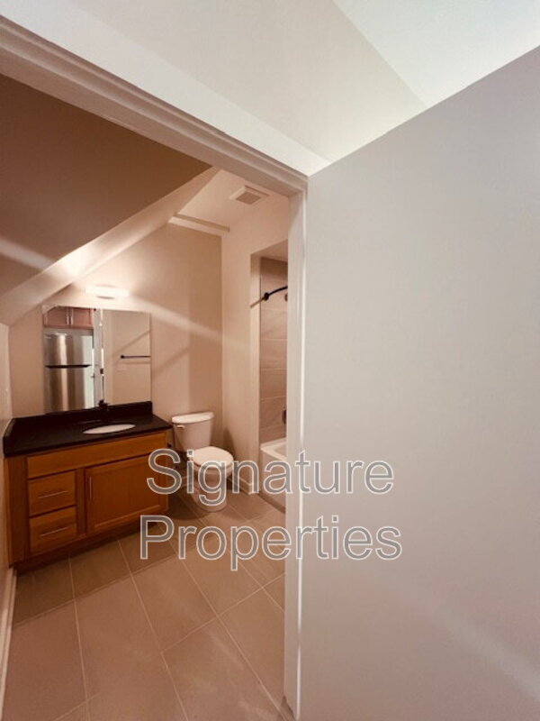 Building Photo - 712 High St