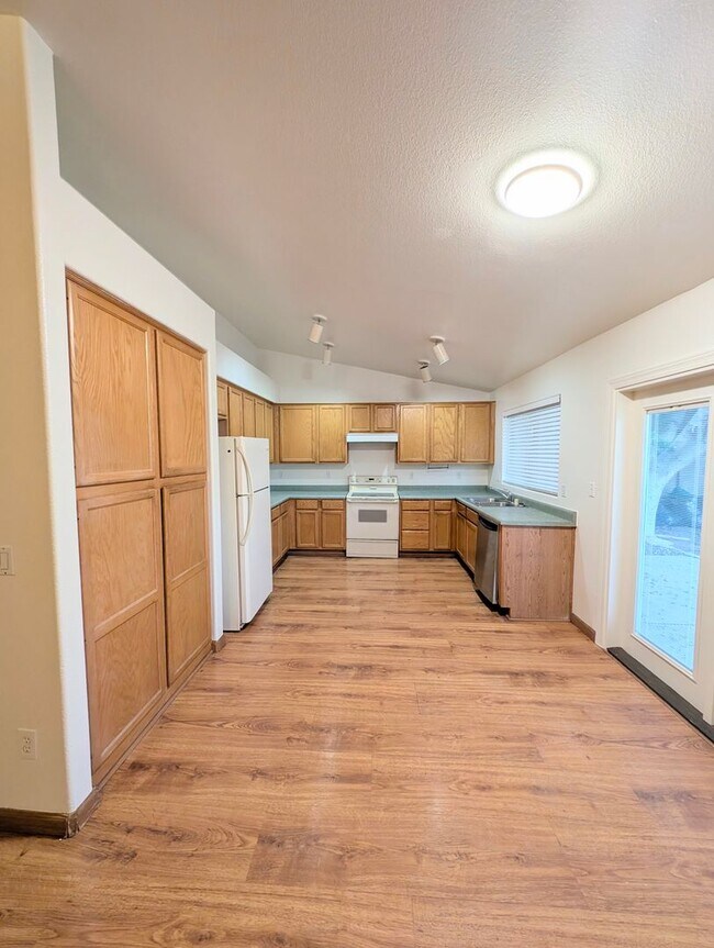 Building Photo - AVAILABLE NOW Beautiful Home with Sparkling Pool in Superstition Springs!!