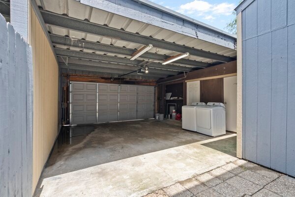 Building Photo - 9005 Imogene St