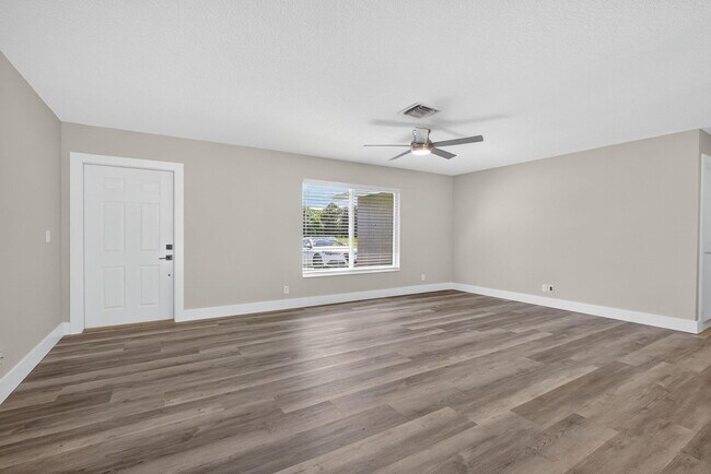 Building Photo - 316 La Mancha Ave