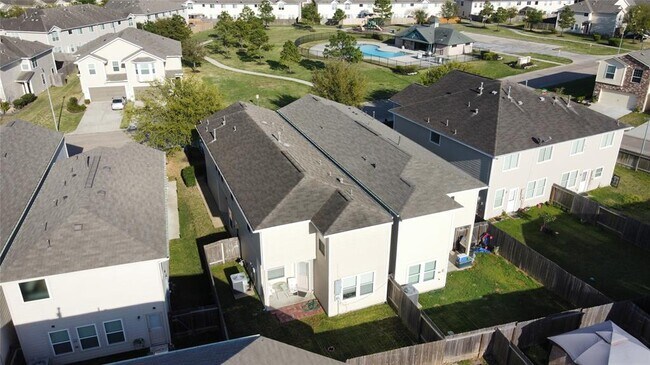 Building Photo - 11427 Champions Green Dr