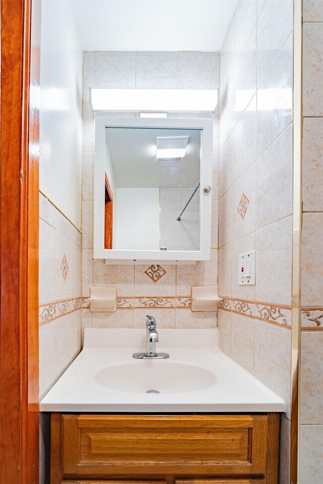 Building Photo - 724 17th St