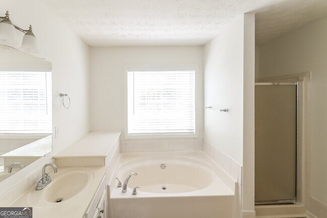 Building Photo - 329 Pebblestone Dr