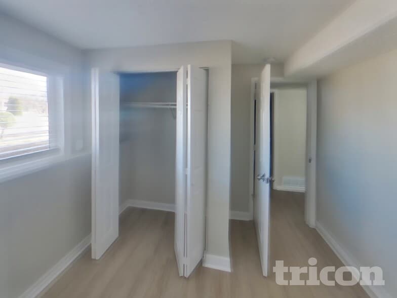 Building Photo - 6650 Brook Forest Dr