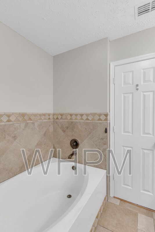 Building Photo - 1152 White Mountain Ln