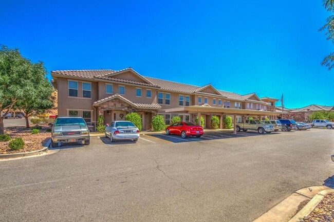 Building Photo - Beautiful townhome near little valley