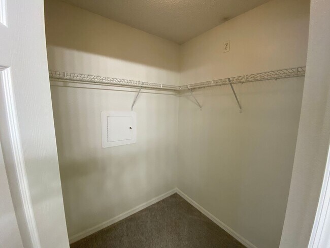 Building Photo - 4 Bedroom Pool Home in Davenport, FL